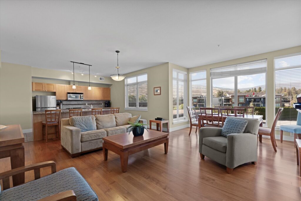 #301-4205 Gellatly Rd