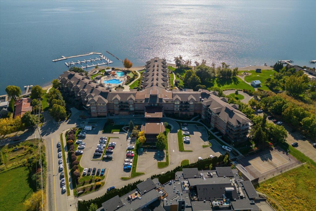 #305-4205 Gellatly Rd
